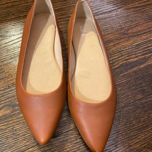 Cute Tan pointy toe flats